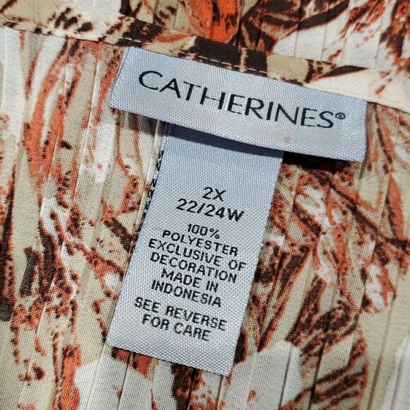 Catherines Sz 2X Floral Print Pleated Lace Neckline Snakebite Hem Blouse 324 - Picture 8 of 9